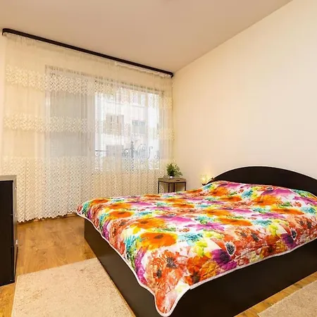 Modern 1br Center